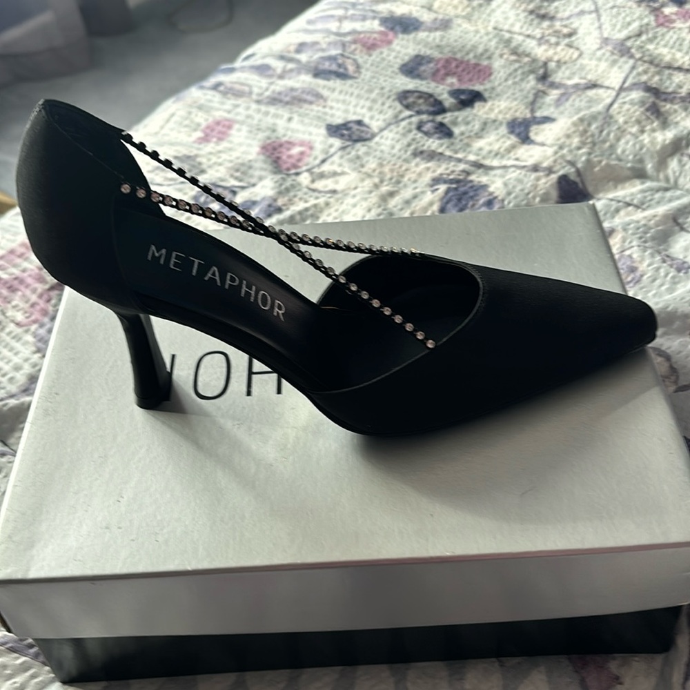 Metaphor Angie black pointed pump size 7 1/2 never worn